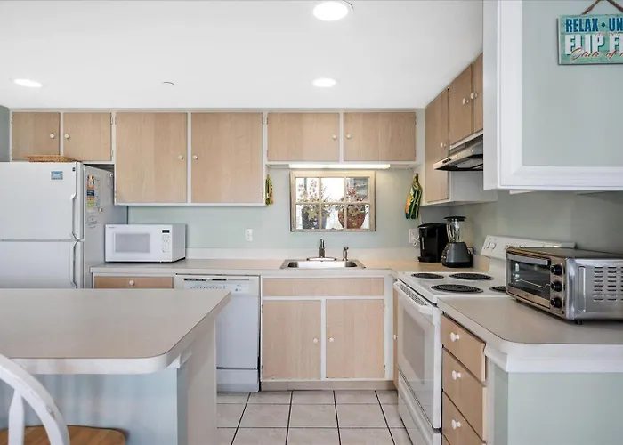 2 Bedroom With Beautiful Ocean View & Outdoor Pool! * Ocean Stadt