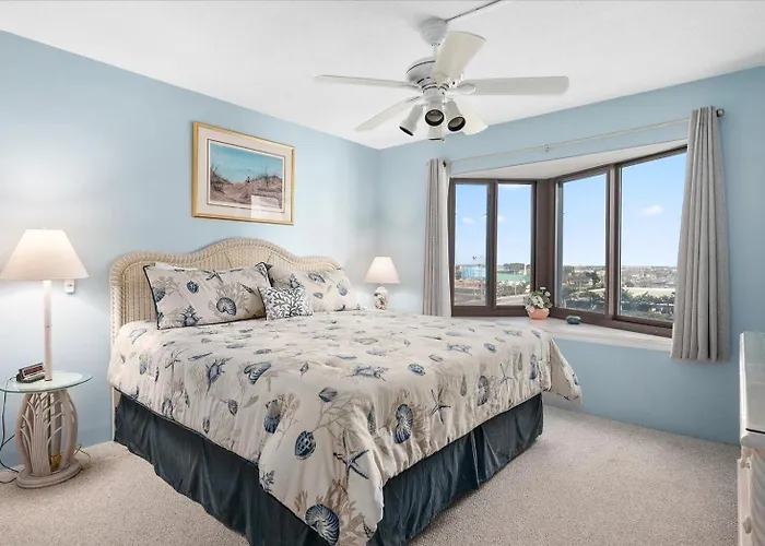 2 Bedroom With Beautiful Ocean View & Outdoor Pool! Ferienhaus *