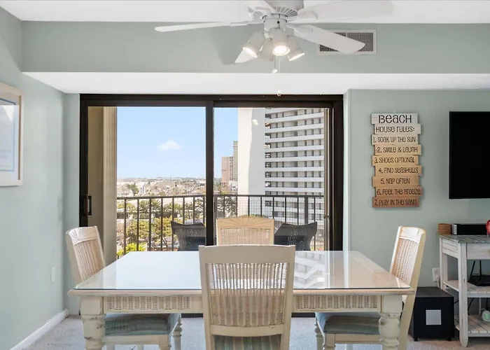 2 Bedroom With Beautiful Ocean View & Outdoor Pool! Ferienhaus