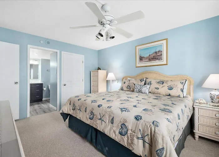 2 Bedroom With Beautiful Ocean View & Outdoor Pool! *