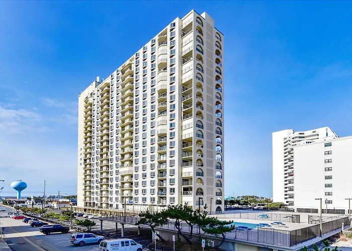 2 Bedroom With Beautiful Ocean View & Outdoor Pool! Ferienhaus *